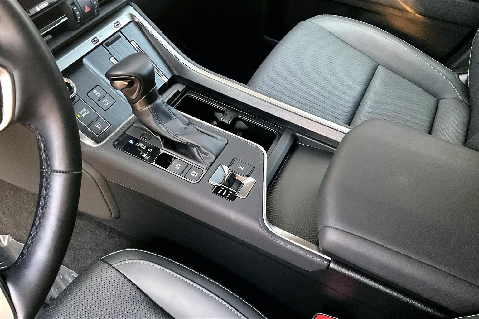 Used 2024 Lexus GX 550 w/ Cold Area Package image 17