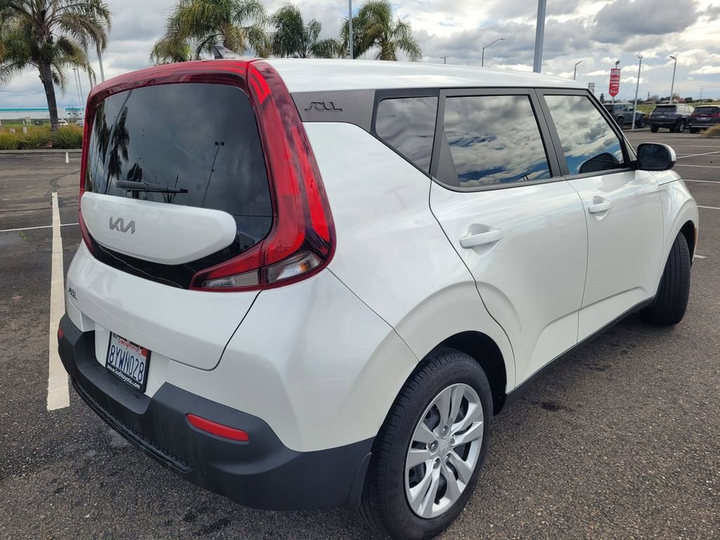 Used 2022 Kia Soul LX image 4