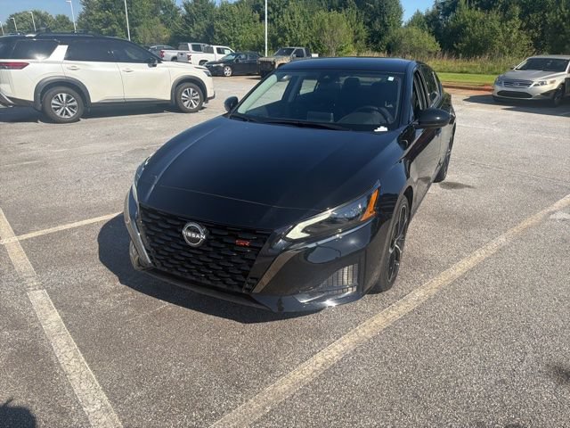 Used 2025 Nissan Altima 2.5 SR FWD image 2