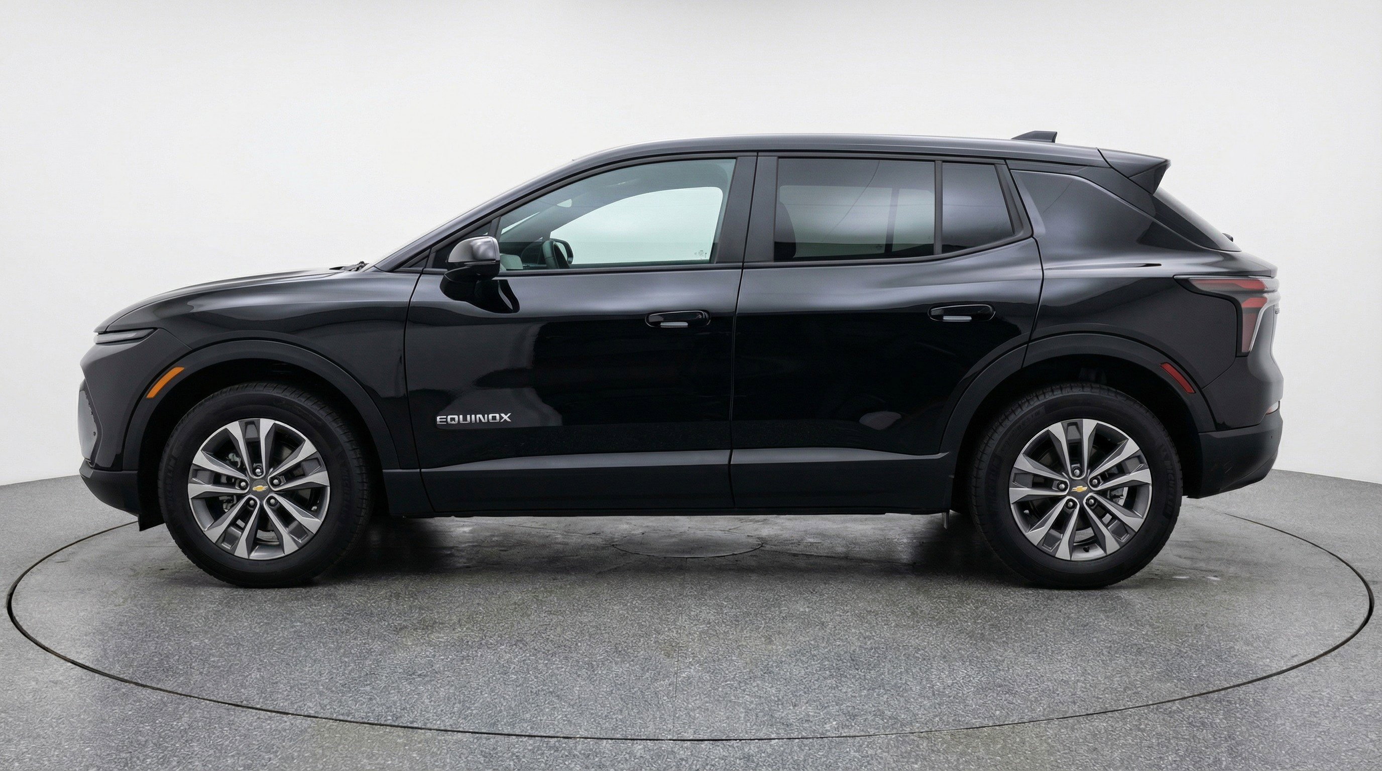 Used 2025 Chevrolet Equinox LT AWD/4WD image 5
