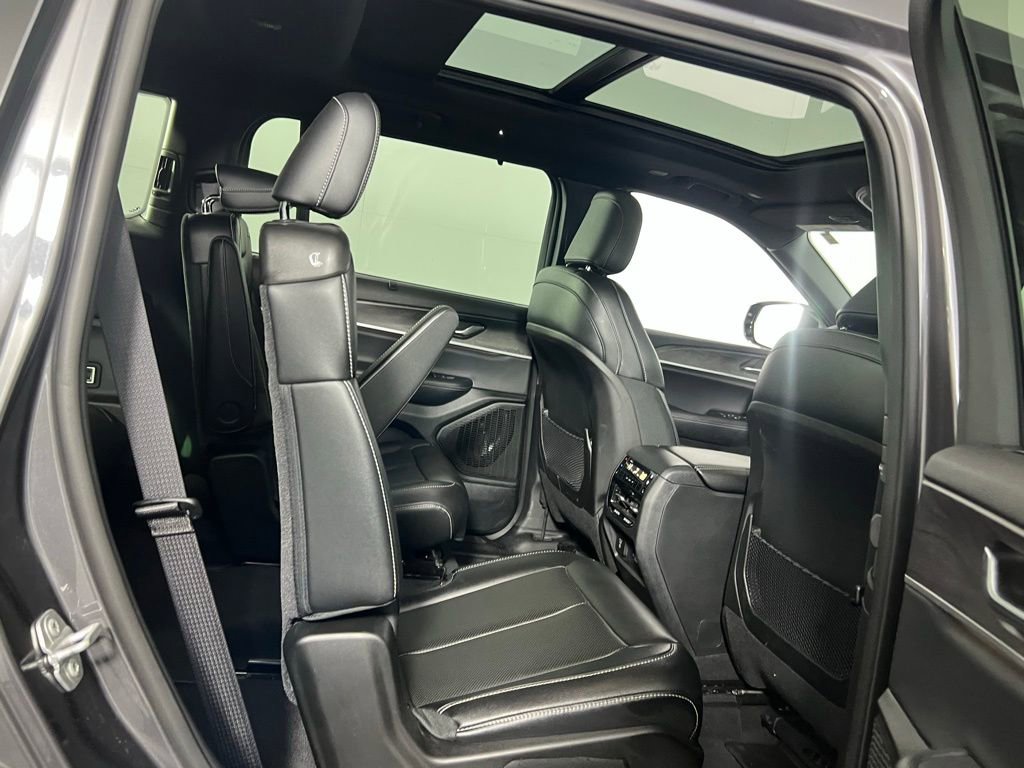 Used 2024 Jeep Grand Cherokee L Limited w/ Luxury Tech Group II image 31