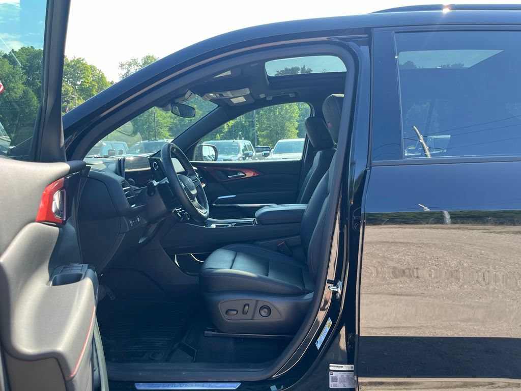 Used 2026 Chevrolet Traverse Z71 w/ LPO, Floor Liner Package AWD/4WD image 18
