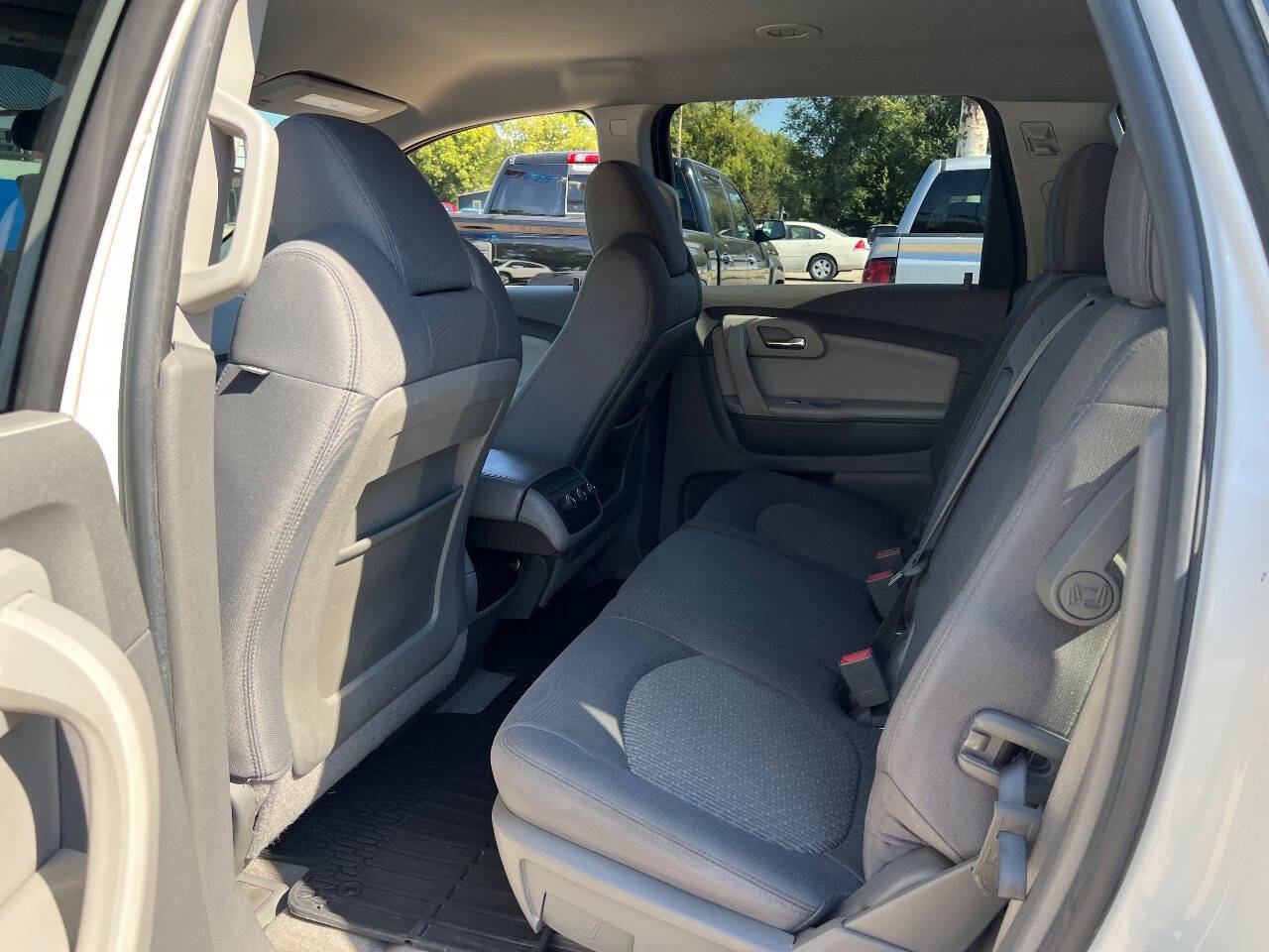 Used 2011 Chevrolet Traverse LT image 12