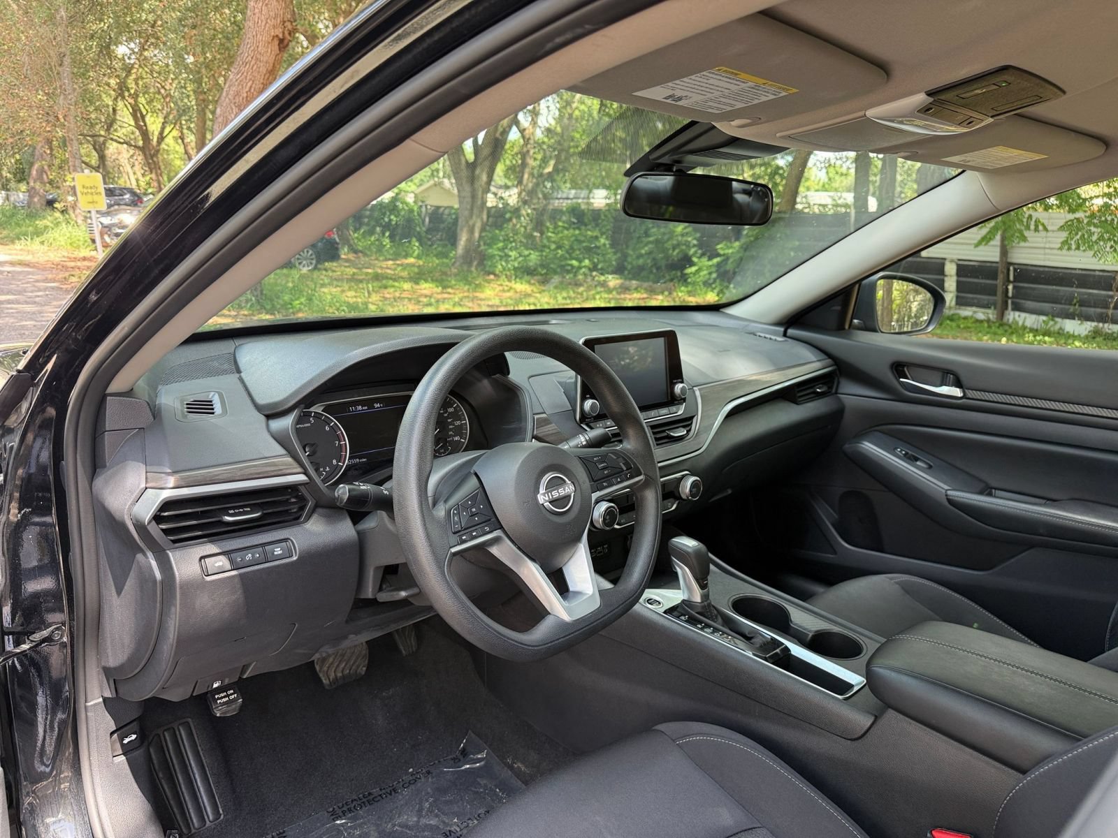 Used 2025 Nissan Altima 2.5 SV FWD image 31