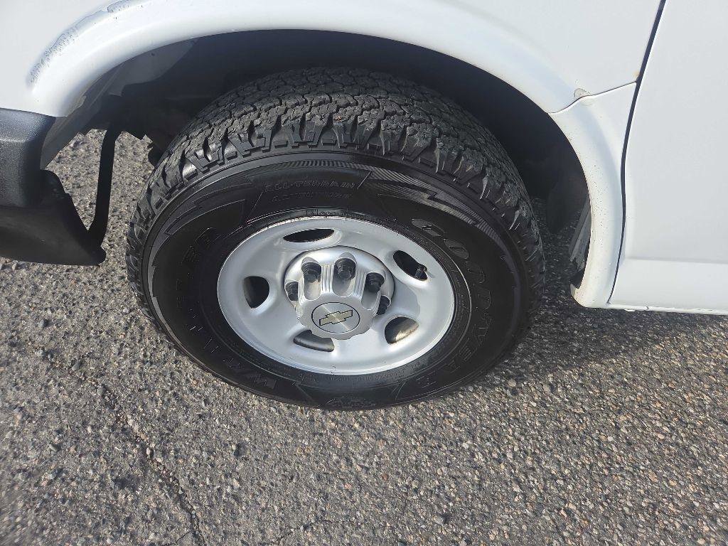 Used 2012 Chevrolet Express 2500 Extended image 26