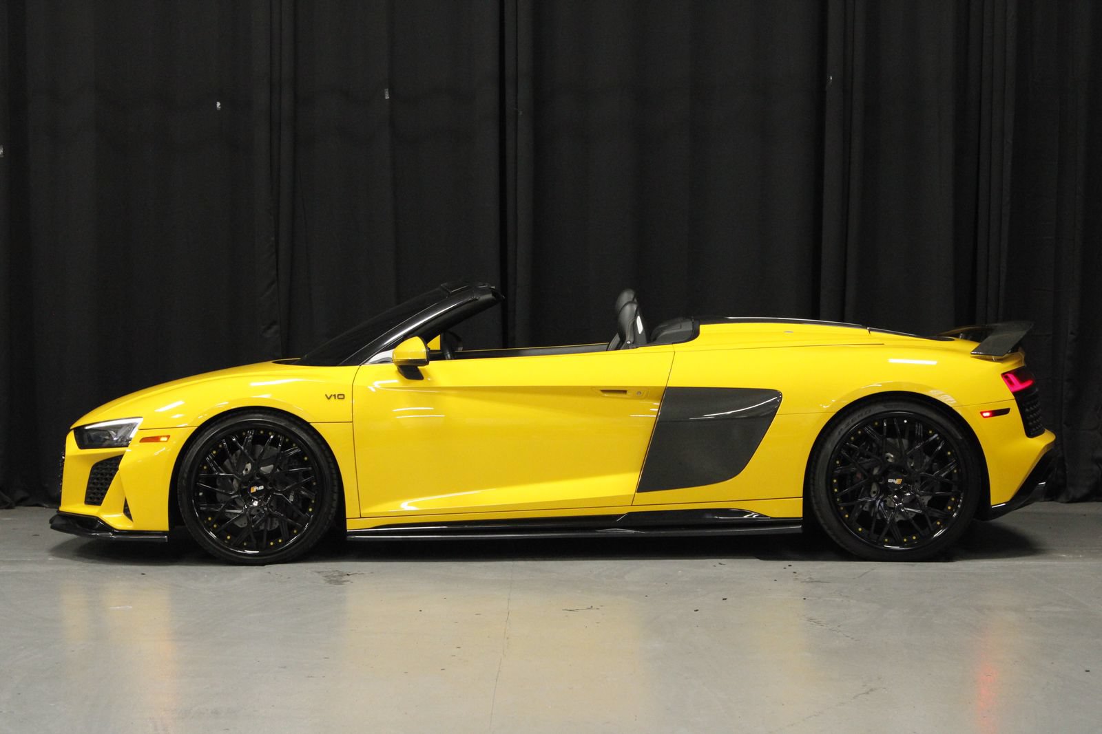 Used 2022 Audi R8 V10 RWD image 2