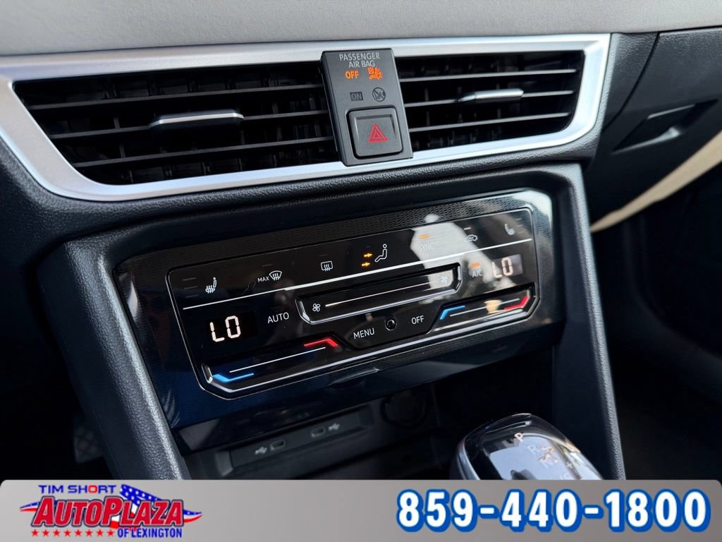 Used 2025 Volkswagen Taos SE AWD/4WD image 25