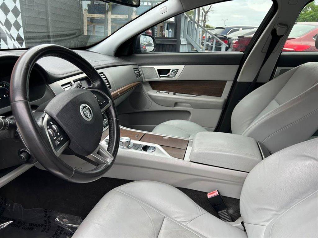 Used 2012 Jaguar XF image 9