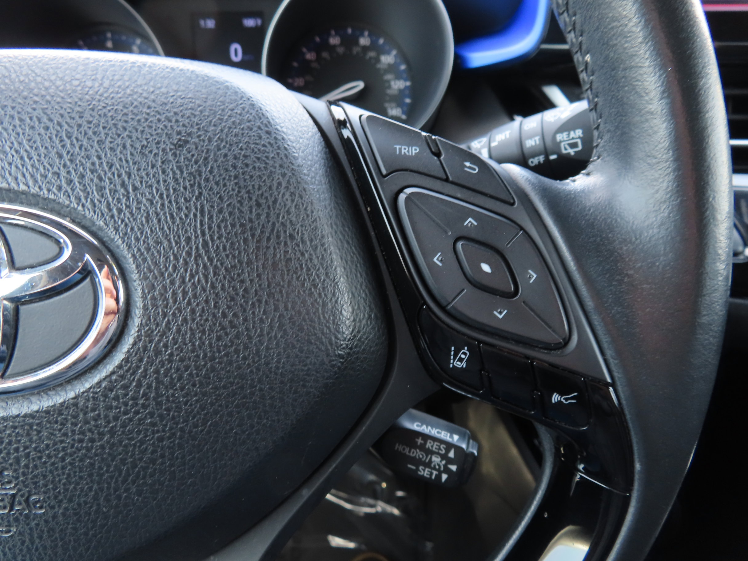 Used 2020 Toyota C-HR XLE image 20