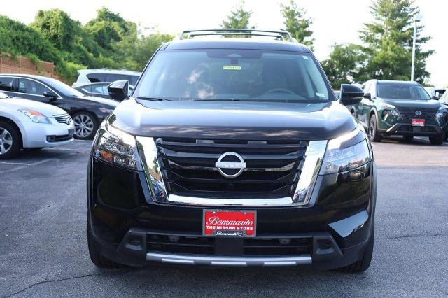 Certified 2025 Nissan Pathfinder SL w/ SL Premium Package AWD/4WD image 4
