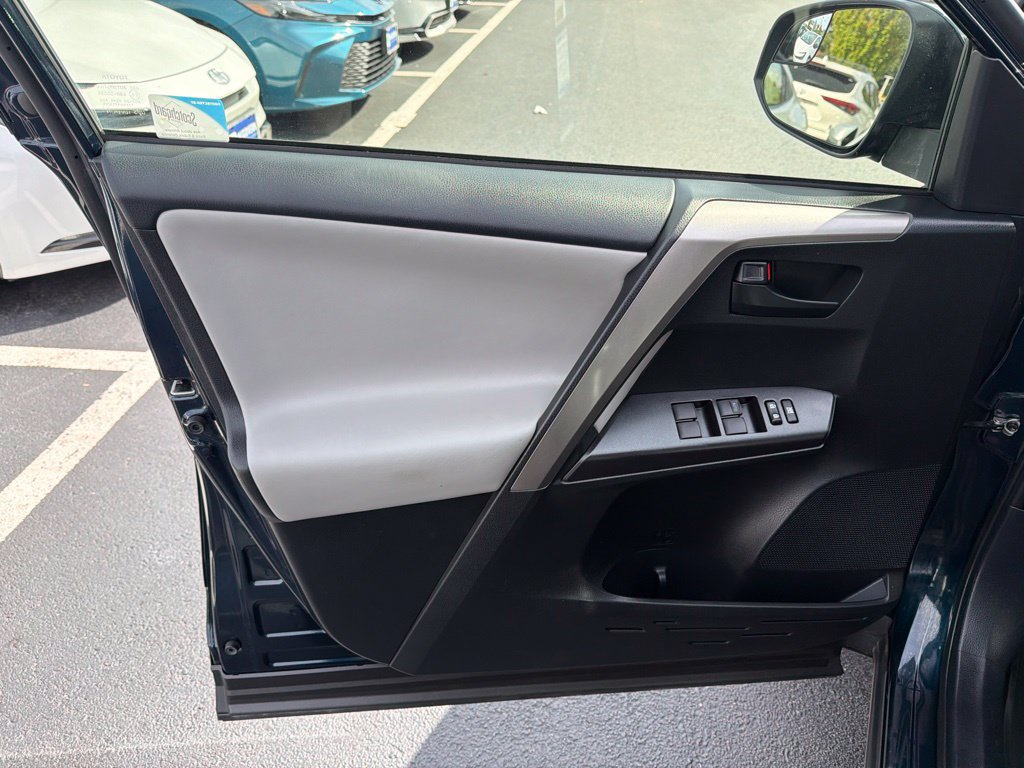 Certified 2018 Toyota RAV4 LE AWD/4WD image 19