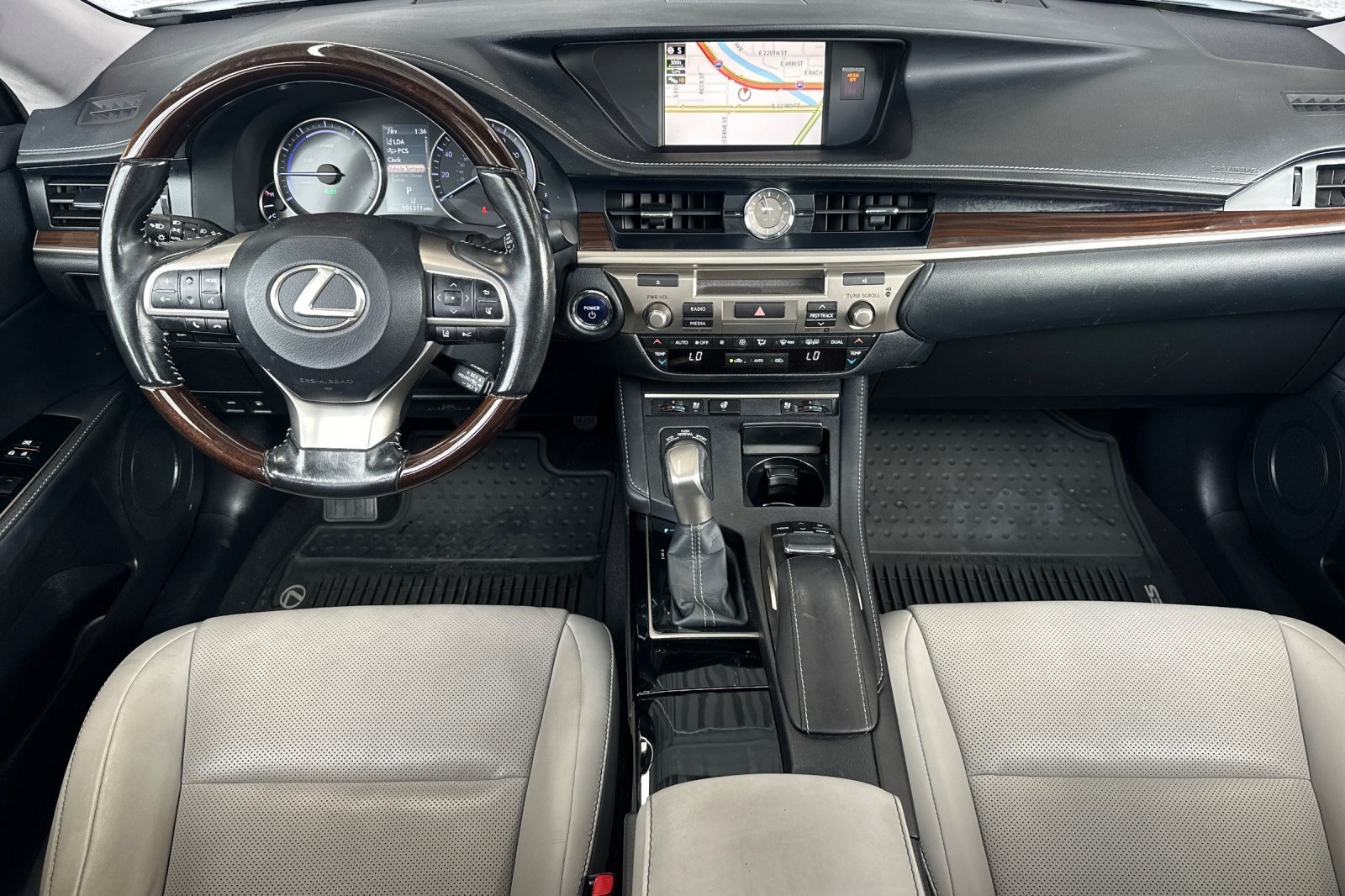Used 2017 Lexus ES 300h w/ Navigation System Package FWD image 12