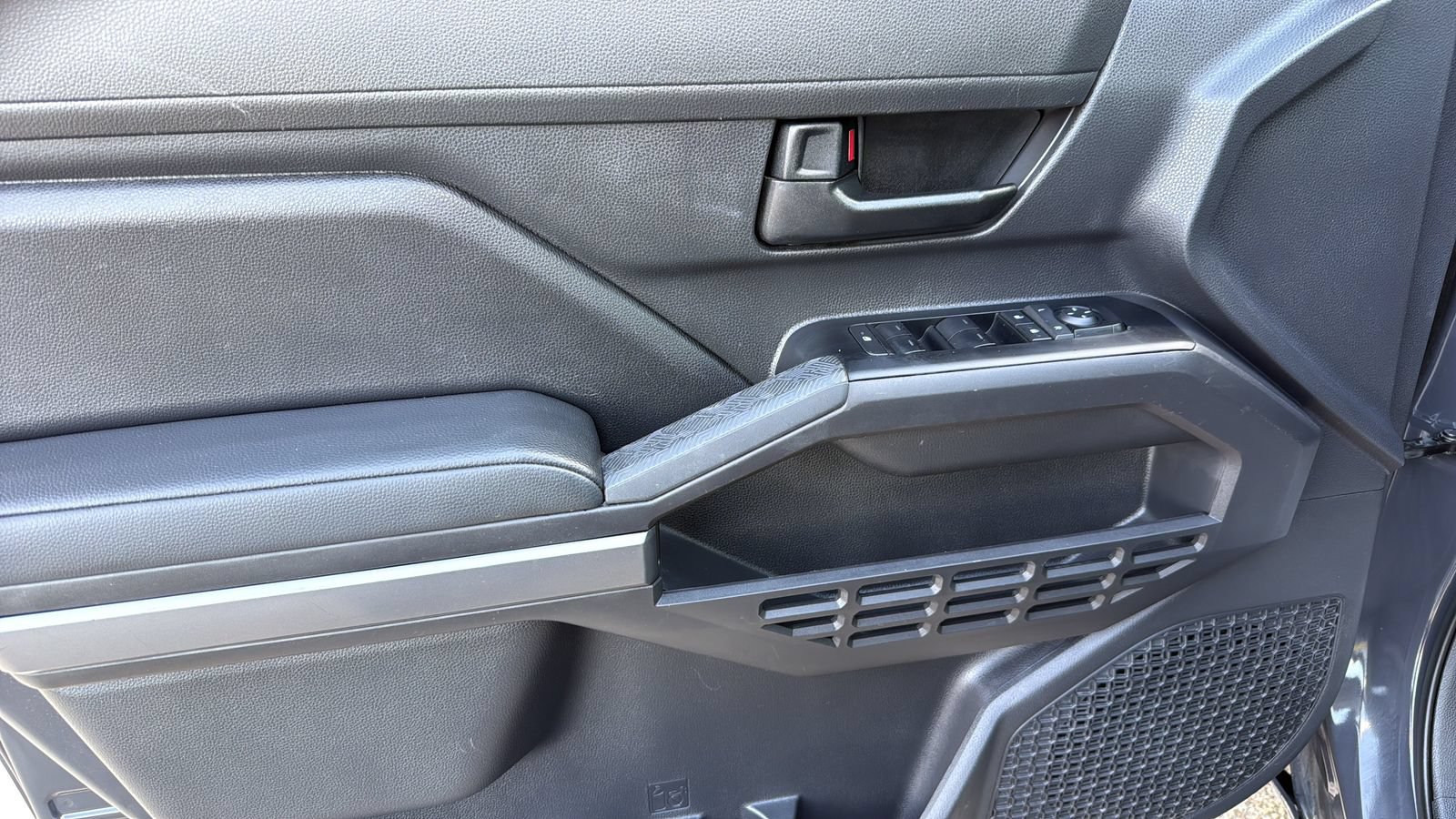 Used 2025 Toyota Tacoma SR5 RWD image 11