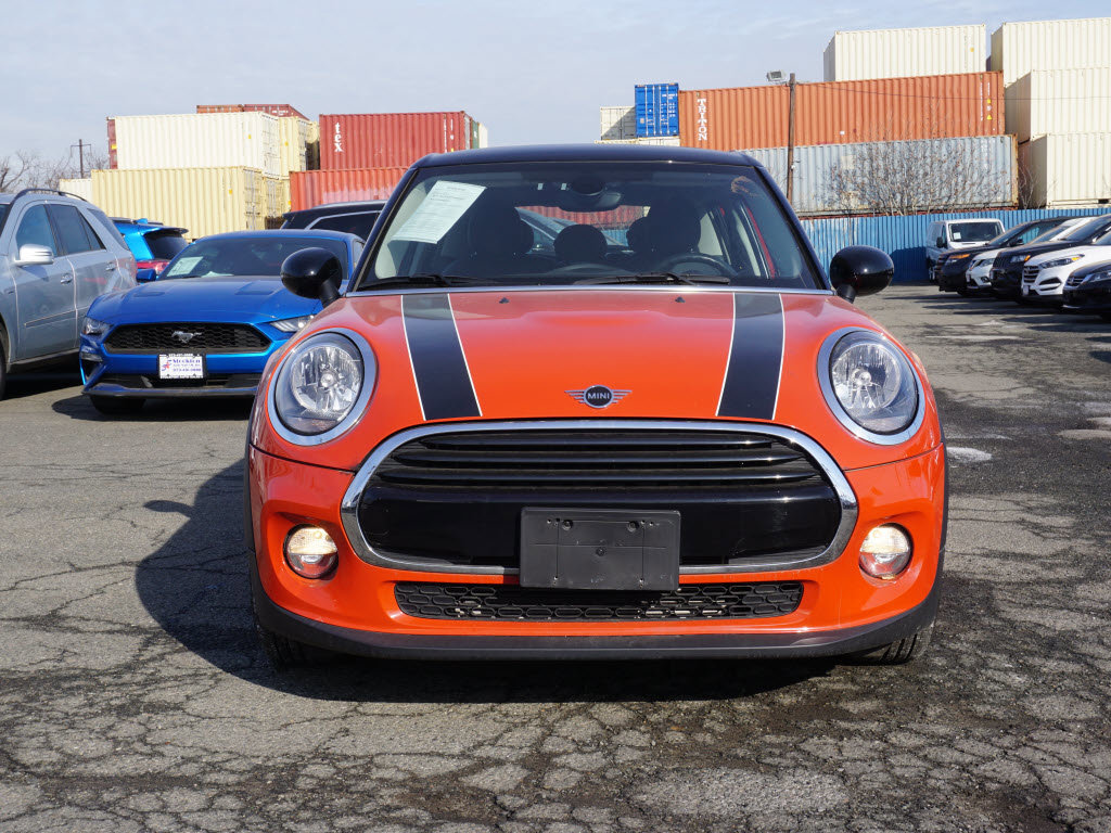 Used 2019 MINI Cooper 4-Door Hardtop image 2
