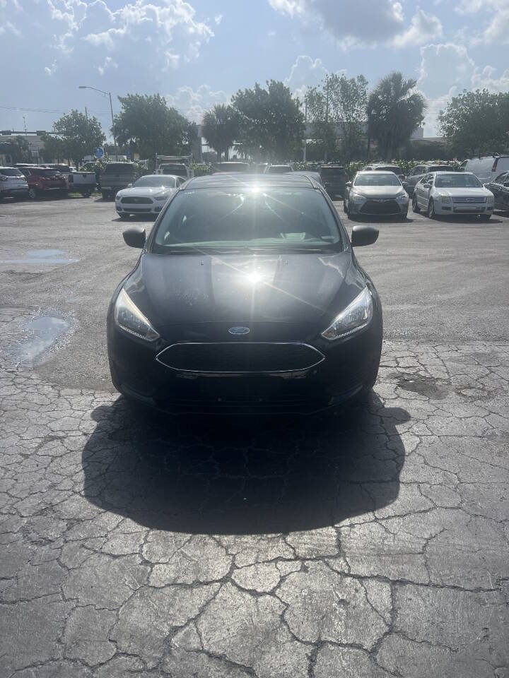 Used 2018 Ford Focus S FWD image 1