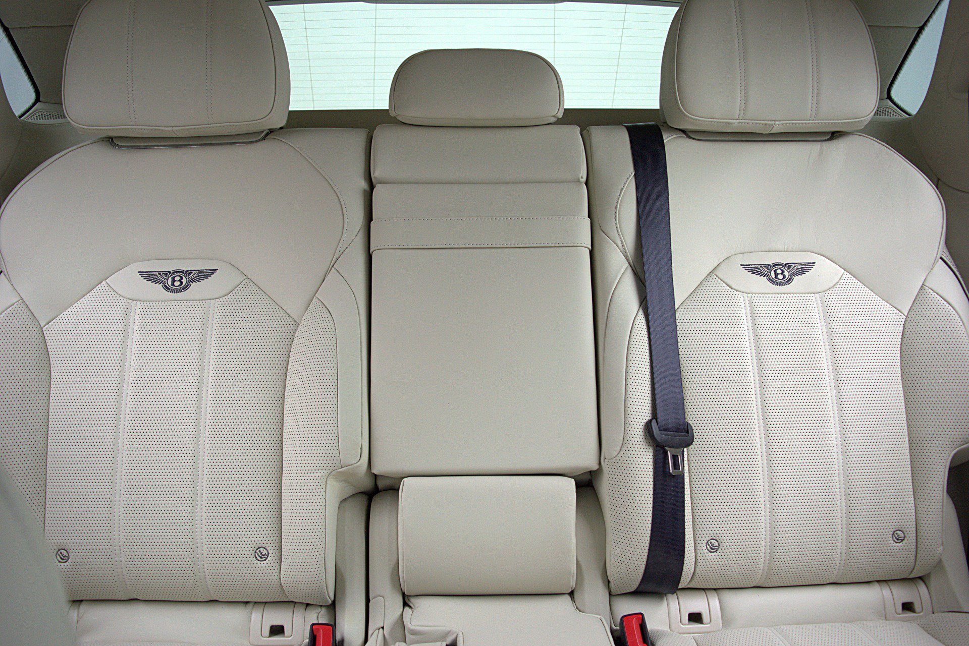 Certified 2023 Bentley Bentayga AWD/4WD image 32