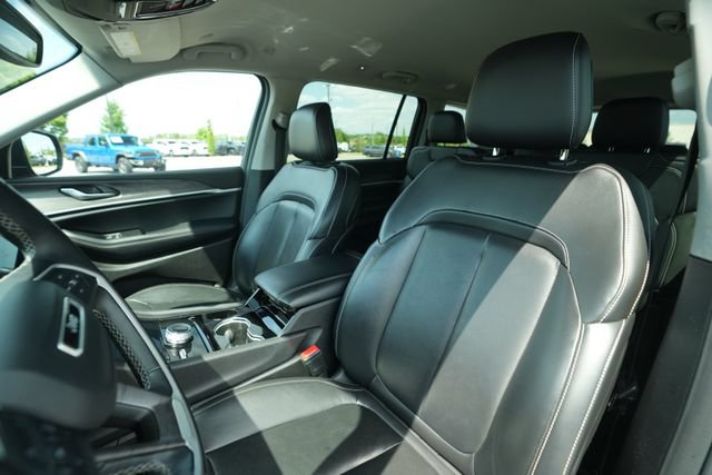 Used 2022 Jeep Grand Cherokee L Limited AWD/4WD image 40