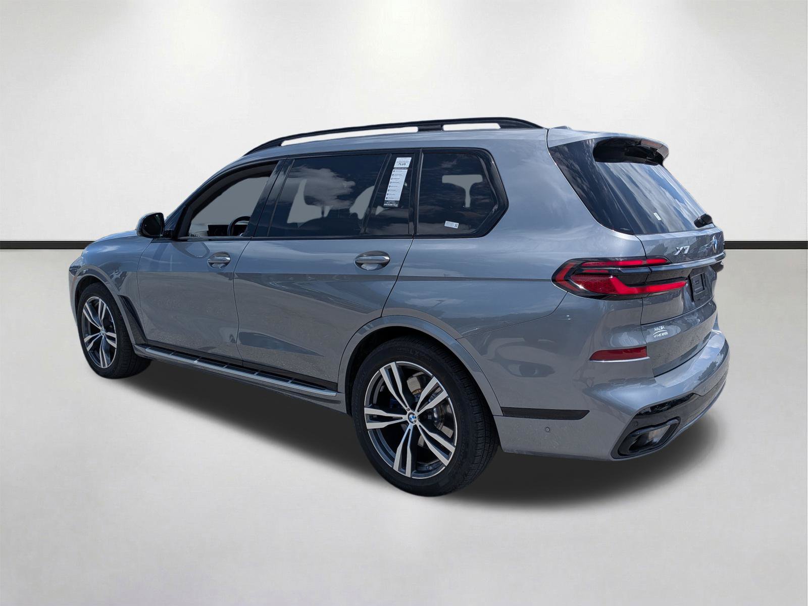 Used 2026 BMW X7 xDrive40i w/ M Sport Package AWD/4WD image 6