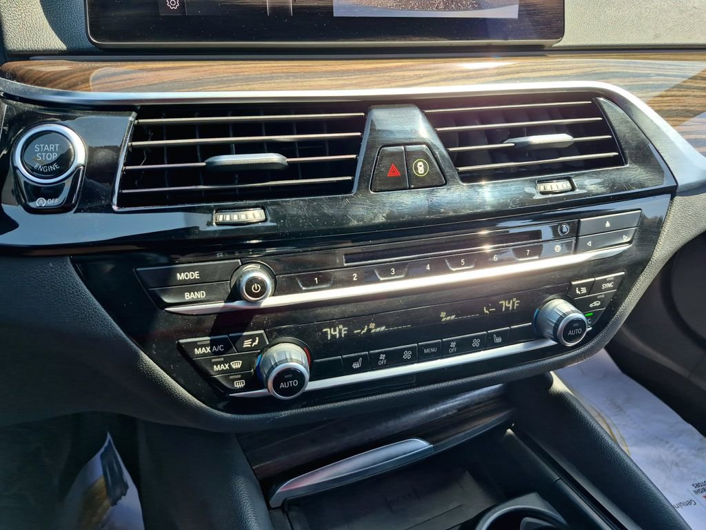 Used 2019 BMW 530i w/ Convenience Package RWD image 18