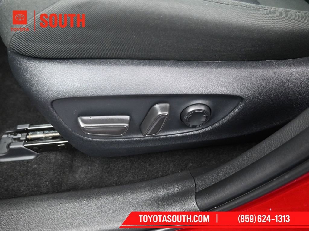 Used 2025 Toyota RAV4 XLE image 21