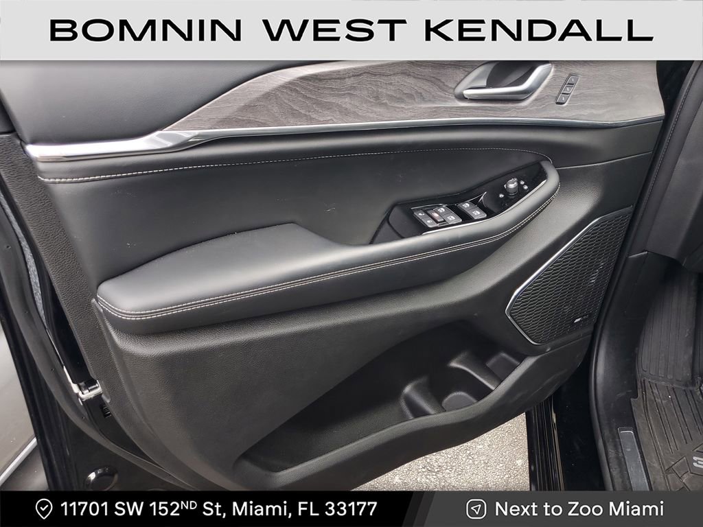 Used 2023 Jeep Grand Cherokee Overland image 18