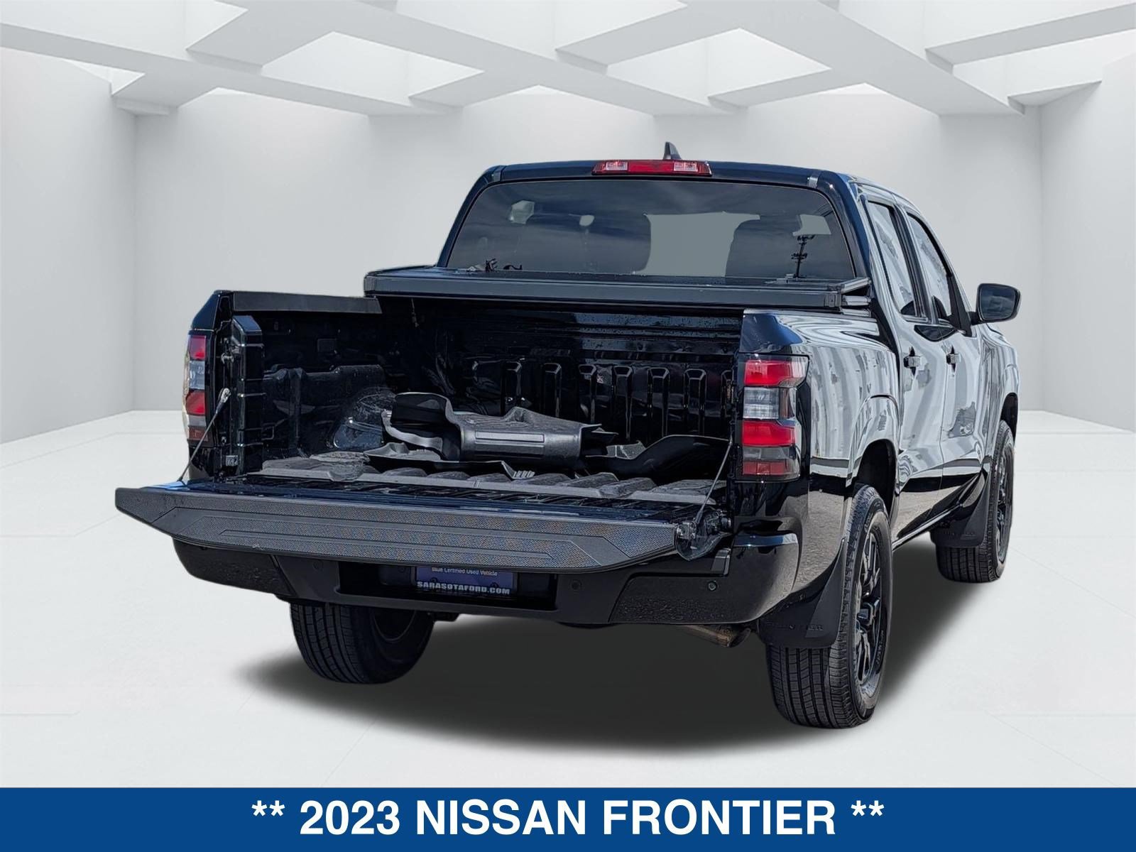 Used 2023 Nissan Frontier SV w/ Midnight Edition Package image 13