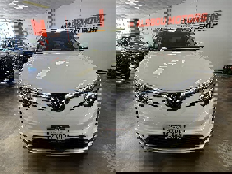 Used 2025 VinFast VF 8 Eco image 2