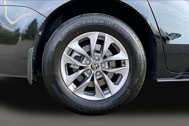 Used 2025 Toyota Sienna XLE image 23