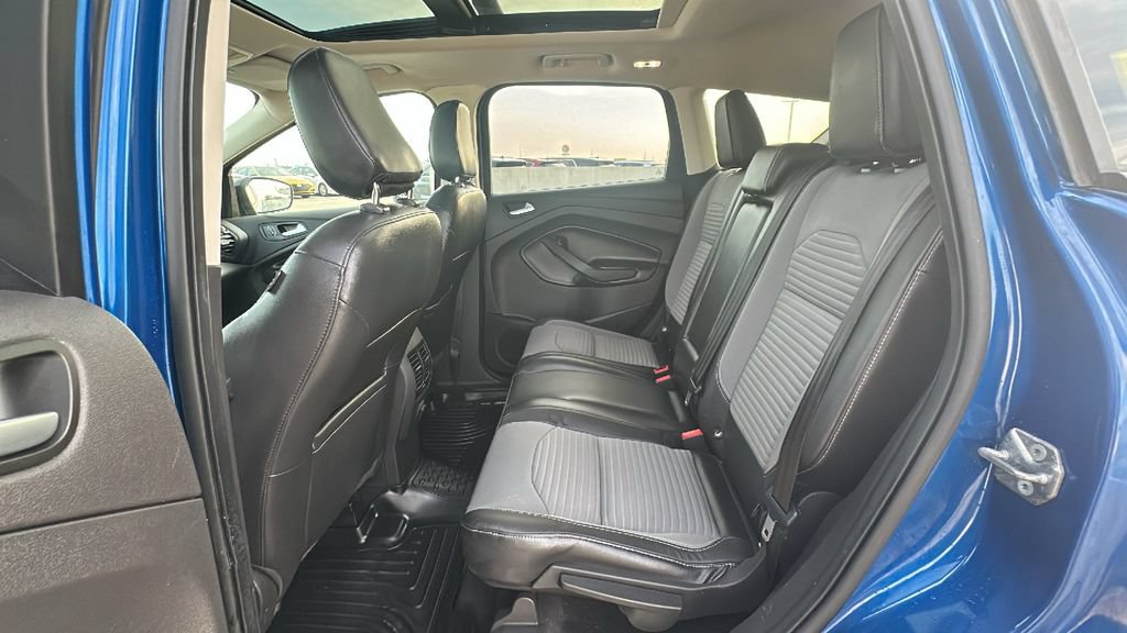 Used 2018 Ford Escape SE w/ SE Sport Appearance Package AWD/4WD image 32