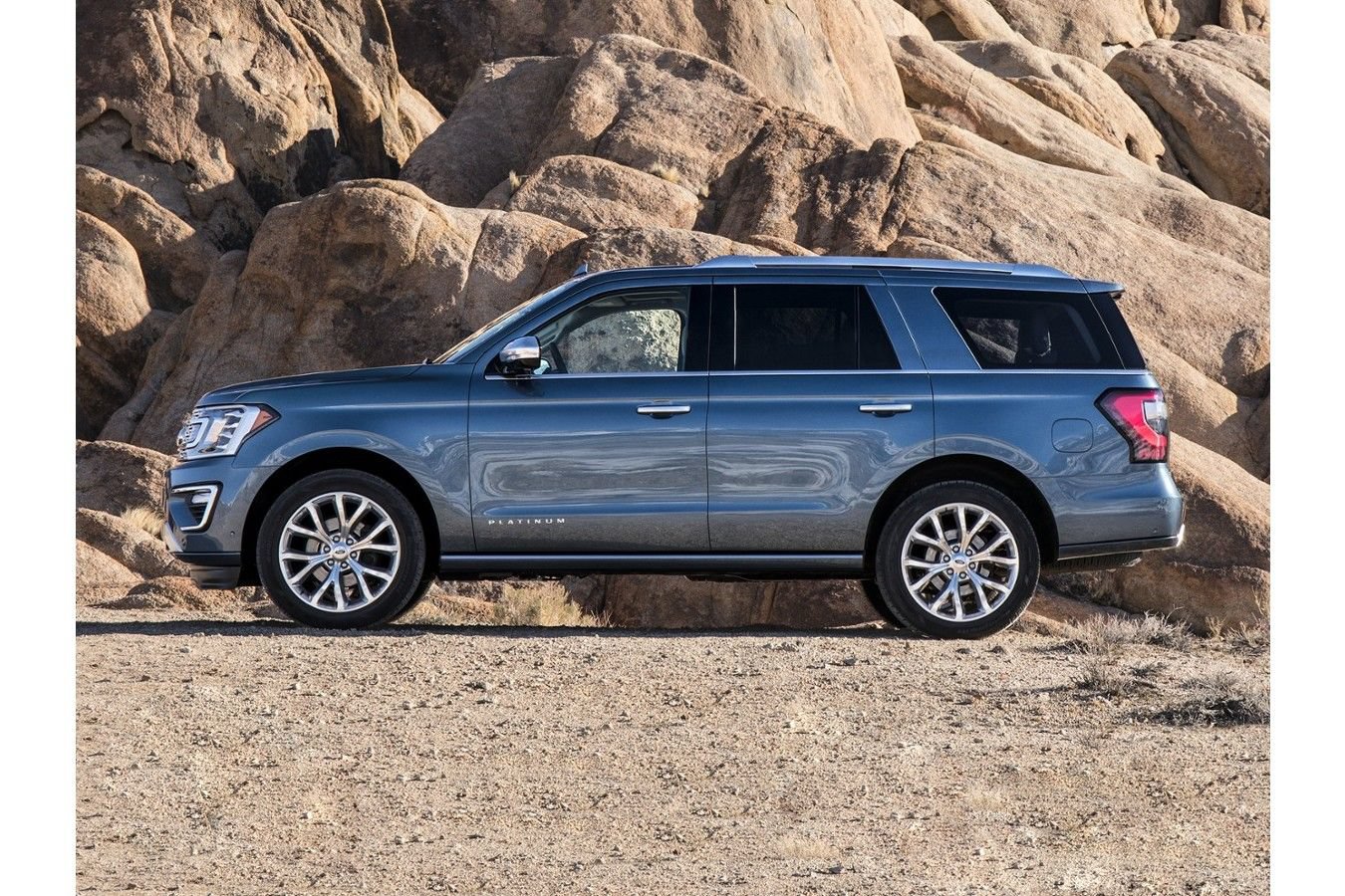 Used 2020 Ford Expedition XLT w/ Equipment Group 202A AWD/4WD image 2
