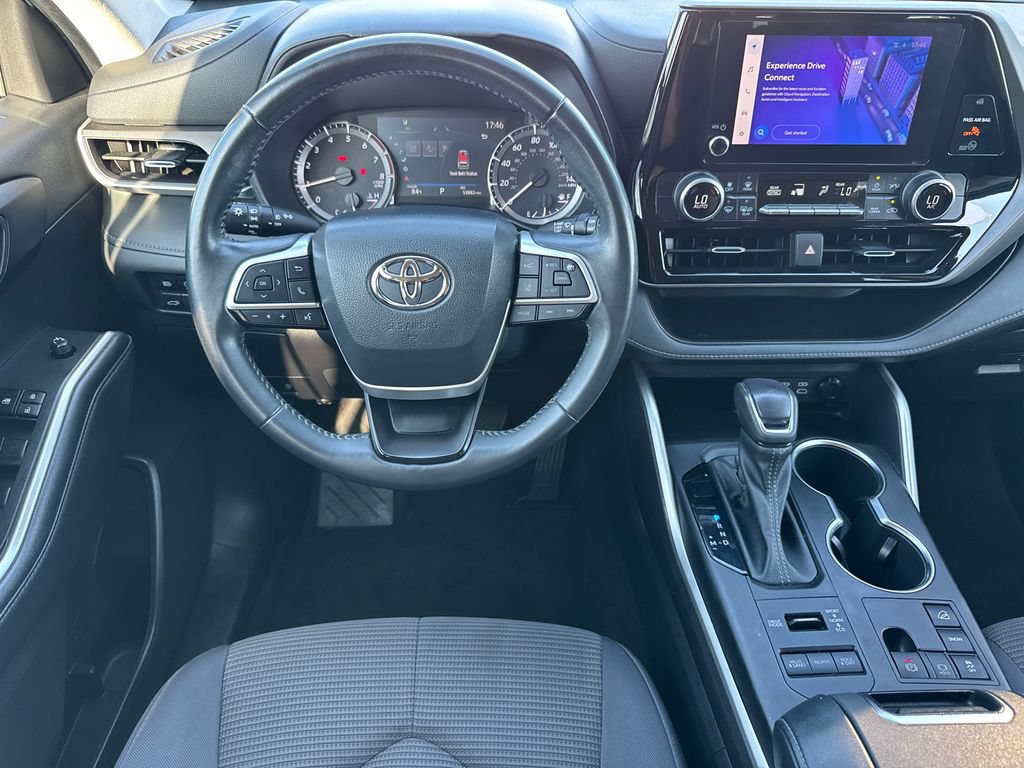 Used 2023 Toyota Highlander LE AWD/4WD image 21