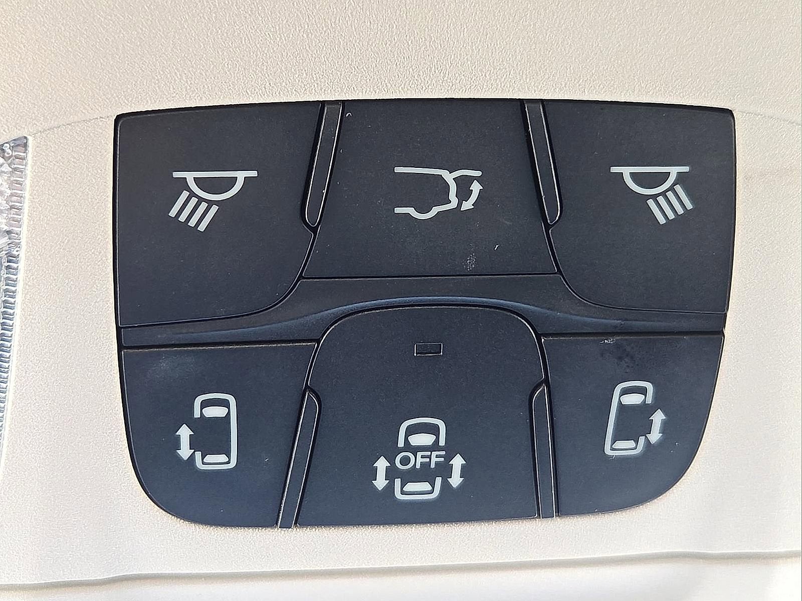 Used 2024 Chrysler Pacifica Touring-L image 21