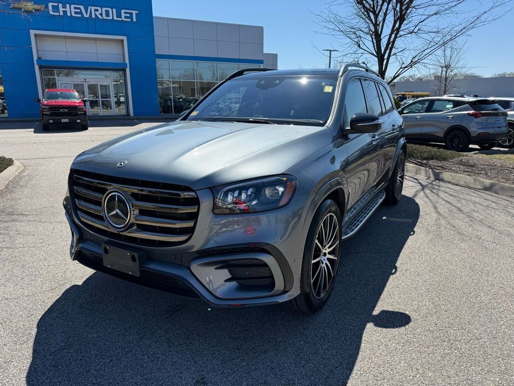 Used 2025 Mercedes-Benz GLS 580 4MATIC image 9