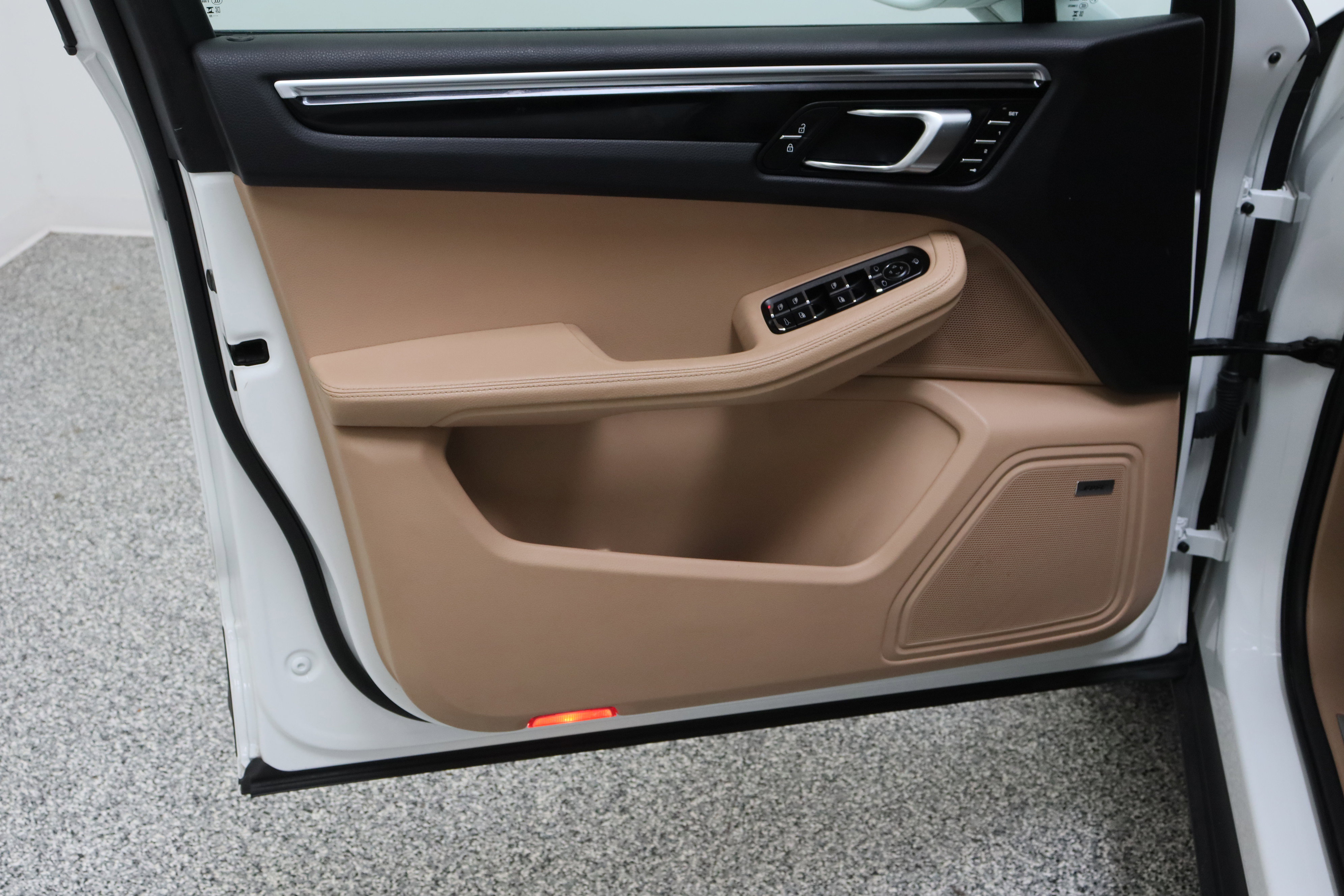 Used 2023 Porsche Macan S image 12