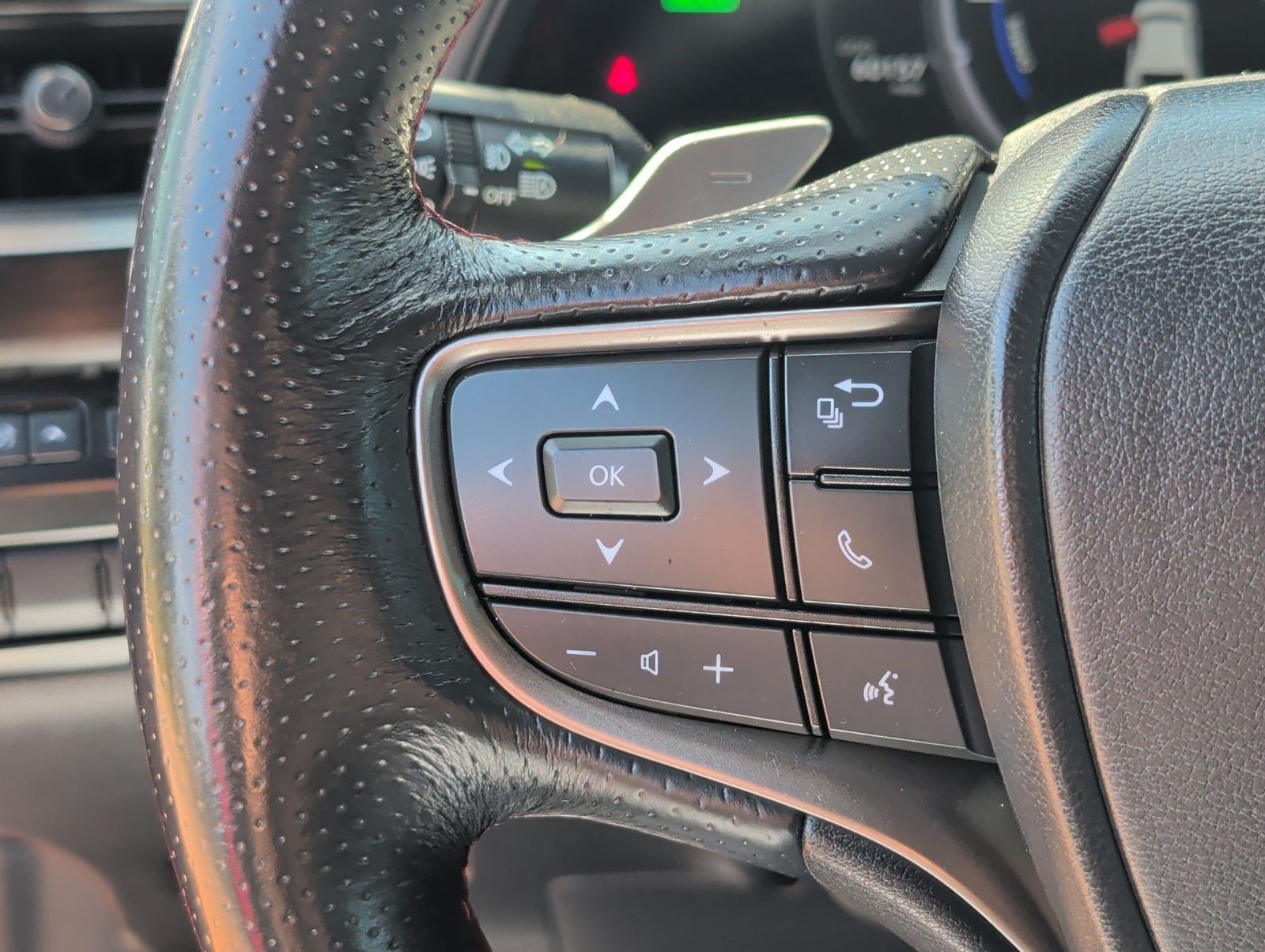 Used 2023 Lexus UX 250h F Sport w/ Accessory Package (A2) FWD image 14