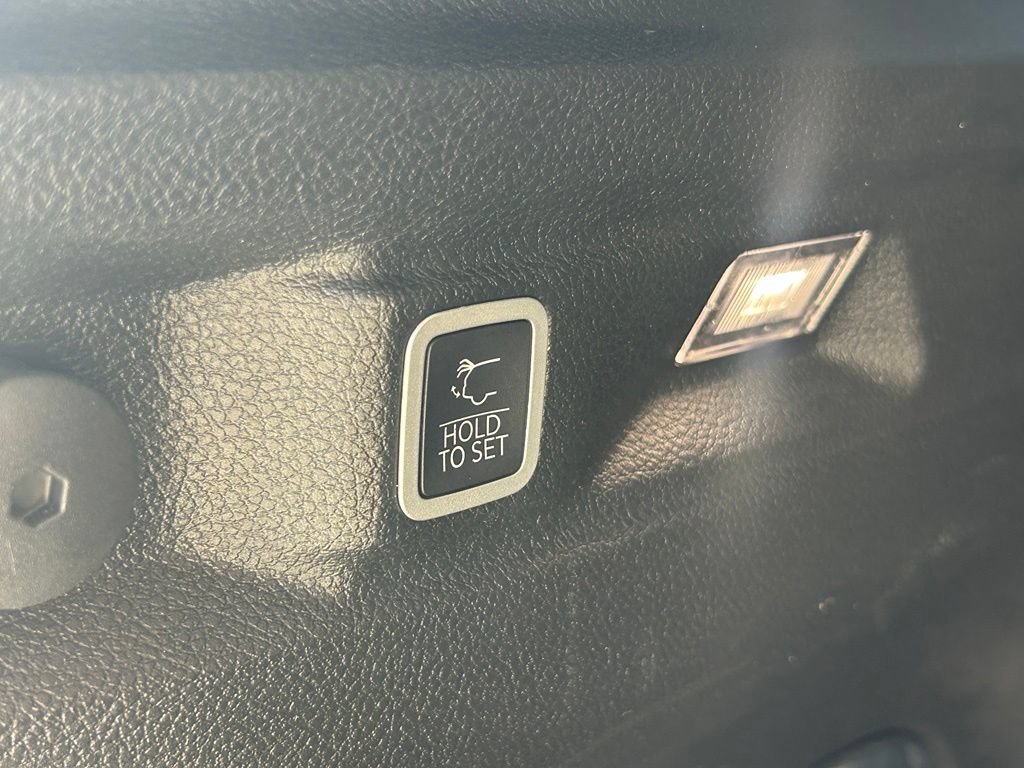 Used 2021 Jeep Grand Cherokee L Limited AWD/4WD image 40