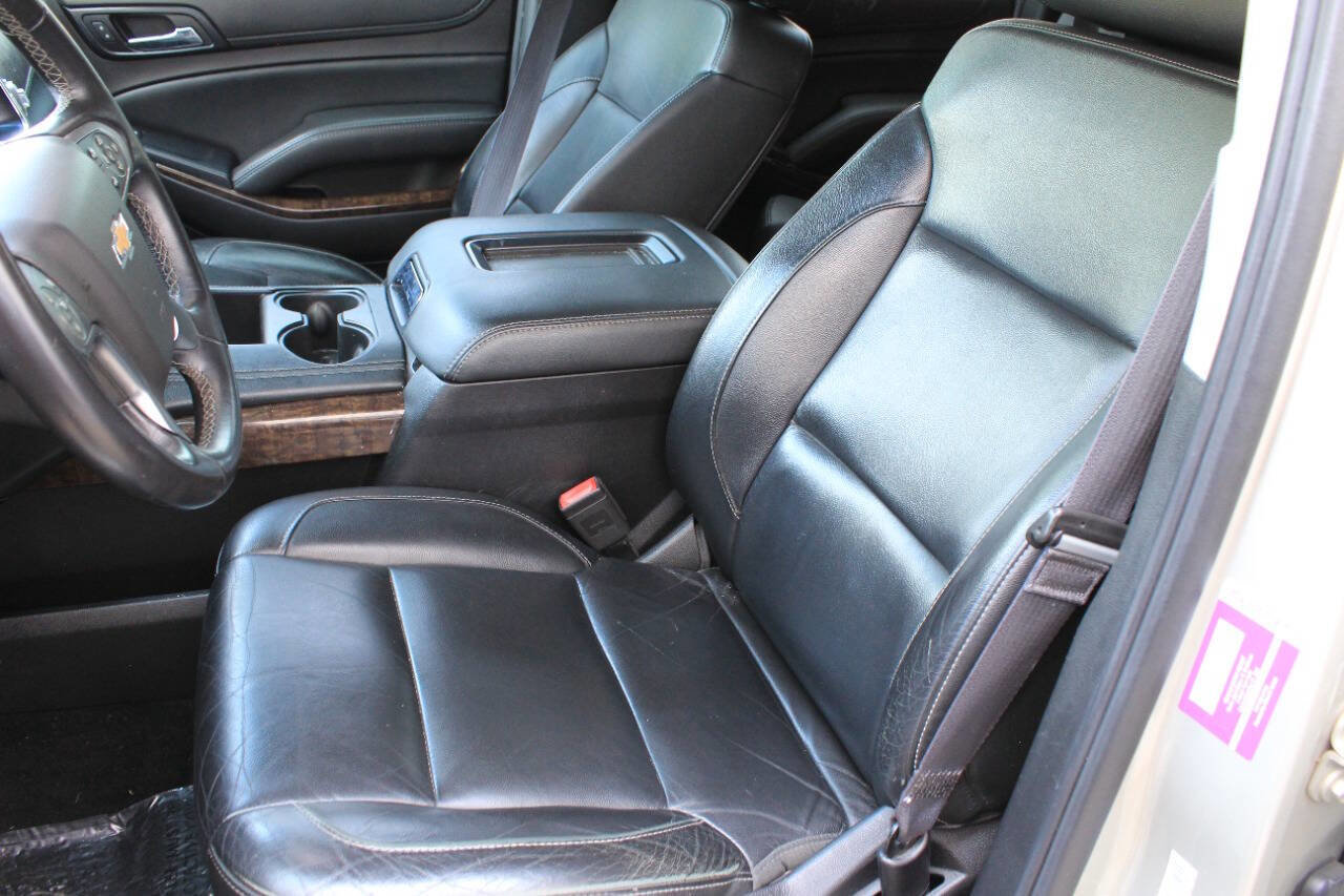 Used 2017 Chevrolet Suburban LT image 11