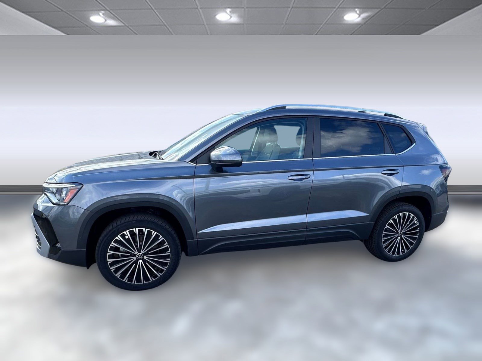 New 2026 Volkswagen Taos SE image 2