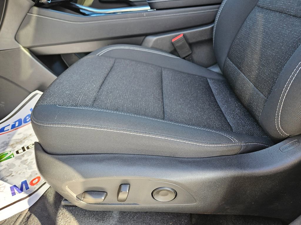 Used 2025 Chevrolet Traverse LT w/ Sun and Wheel Package image 25