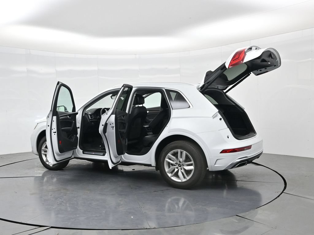 Used 2023 Audi Q5 2.0T Premium w/ Convenience Package AWD/4WD image 3
