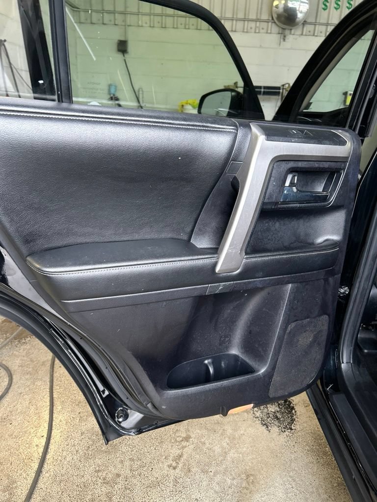 Used 2015 Toyota 4Runner SR5 AWD/4WD image 4