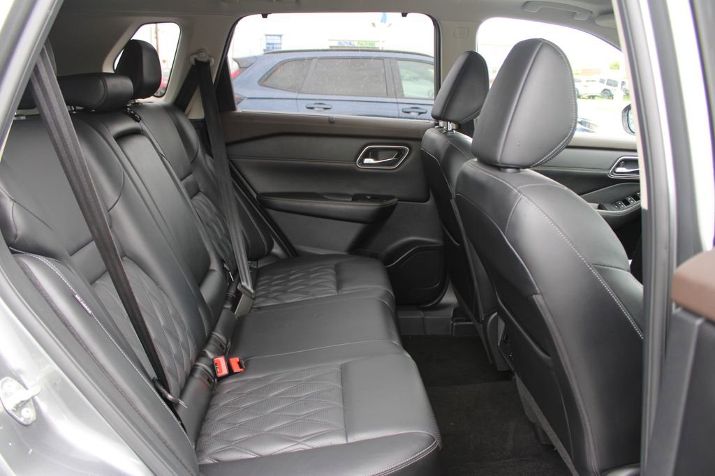 Used 2021 Nissan Rogue Platinum AWD/4WD image 14