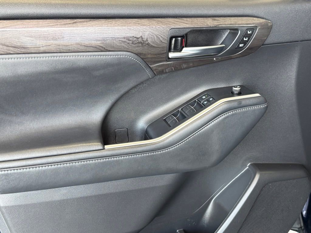 Used 2022 Toyota Highlander Platinum image 19