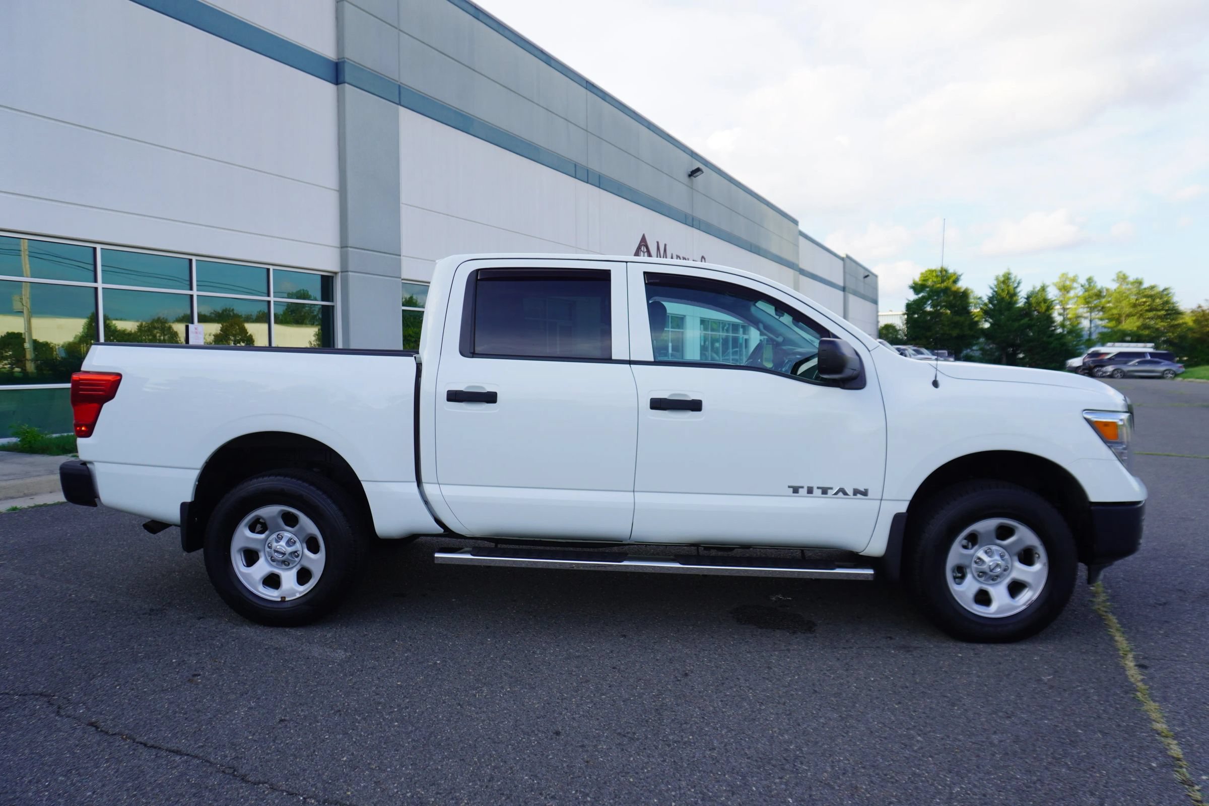 Used 2017 Nissan Titan S AWD/4WD image 8