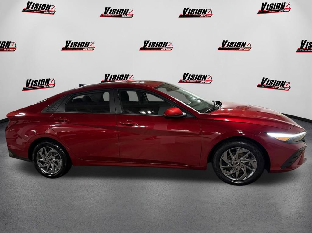 Used 2024 Hyundai Elantra SEL image 4