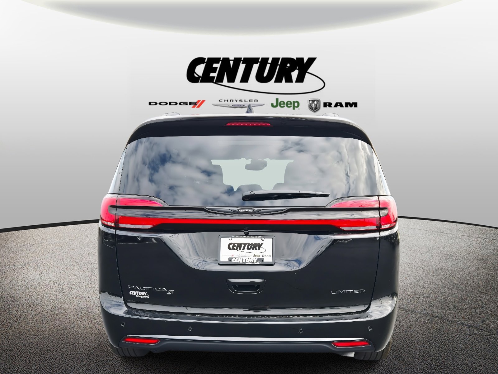 New 2026 Chrysler Pacifica Limited FWD image 4