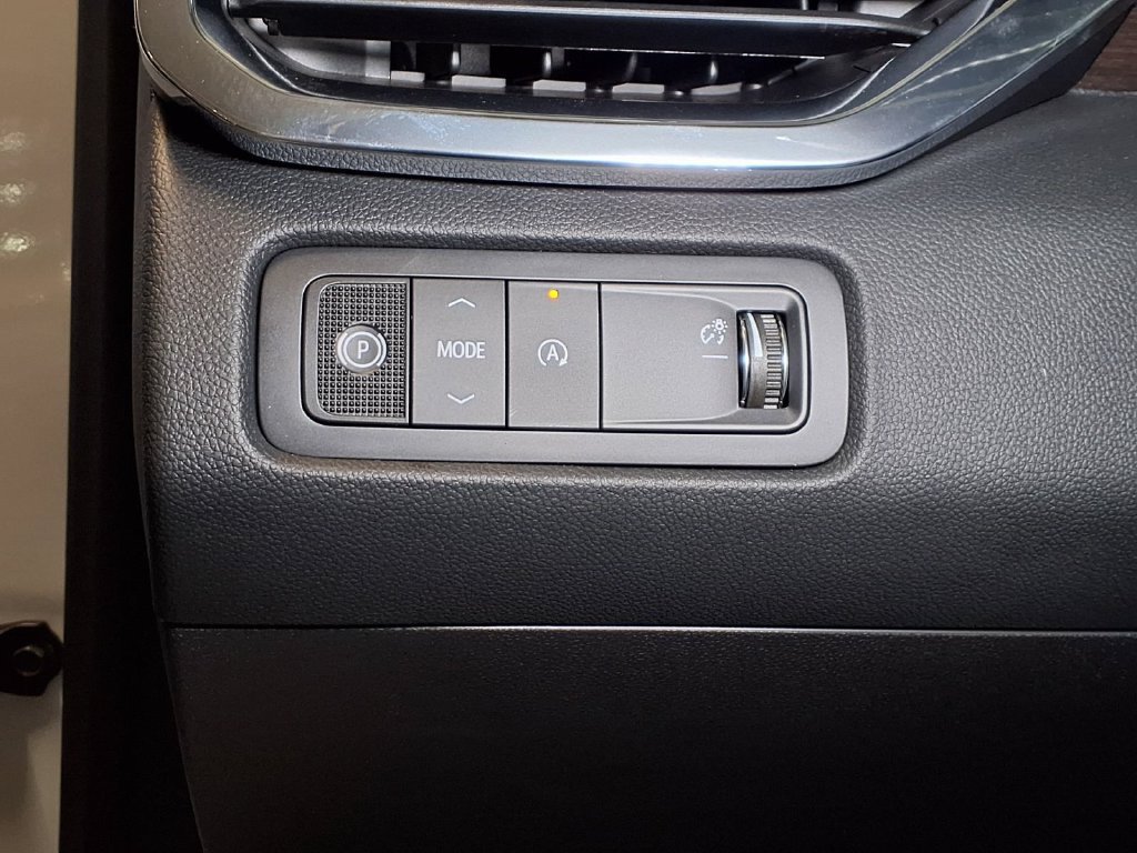 New 2027 GMC Acadia Denali w/ LPO, Floor Liner Package FWD image 17
