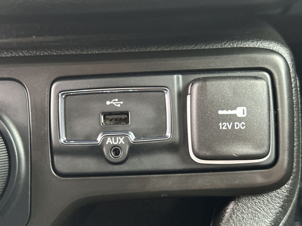 Certified 2023 Jeep Renegade Latitude AWD/4WD image 42