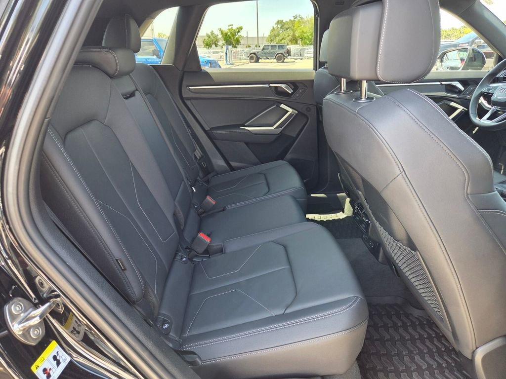 Used 2024 Audi Q3 2.0T Premium Plus w/ Premium Plus Package AWD/4WD image 16