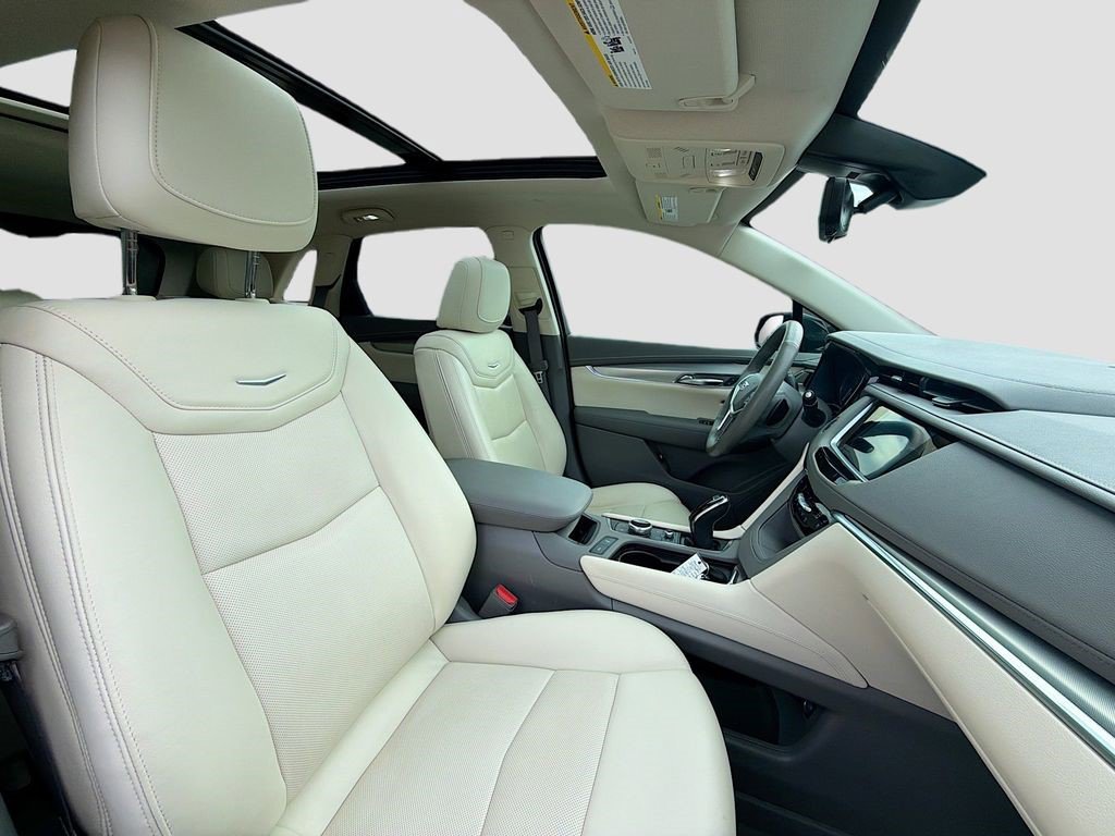 Certified 2022 Cadillac XT5 Premium Luxury w/ Technology Package image 29